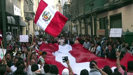 Masiva marcha de protesta en Perú contra indulto a Fujimori