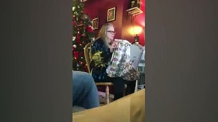 Man re-proposes to wife after first marriage of 20 years _ Daily Mail Online