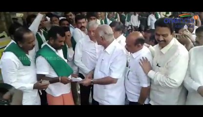 ಬೆಂಗಳೂರಿನಲ್ಲಿ ಕಾವೇರಿದ ಮಹದಾಯಿ ಧರಣಿ : ರೈತರ ಬಳಿ ಮಾತನಾಡಿದ ಯಡಿಯೂರಪ್ಪ  | Oneindia Kannada