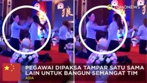 Pegawai wanita dipaksa untuk tampar satu sama lain di panggung untuk bangun motivasi - TomoNews