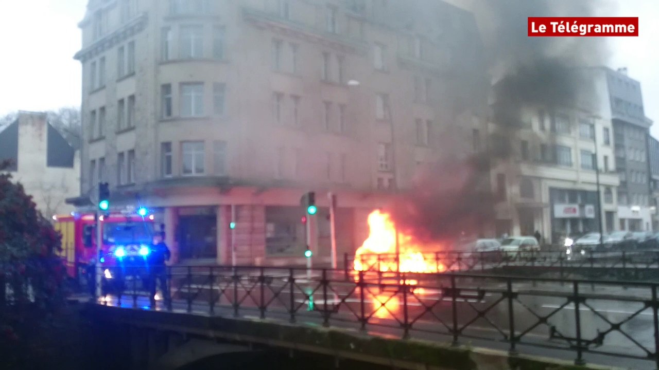 Quimper. Feu accidentel d'un véhicule sur les quais