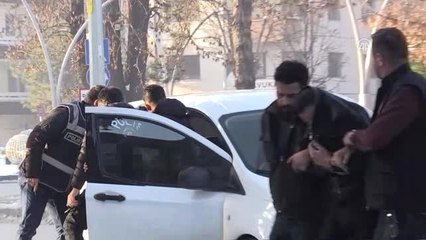Bir Kadına Satırla Saldıran ve Kadının Kocası Adliyeye Çıkartıldı