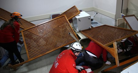 Düzce'de Deprem Tatbikatı Gerçeğini Aratmadı