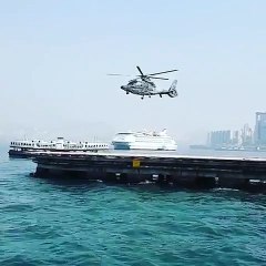 Cet hélico vole avec des pales fixes !! Même fréquence de caméra que de rotation du rotor !