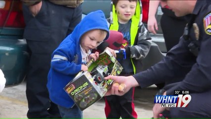 Alabama Cops Make the Most of Working on Christmas by Becoming Santas in Blue