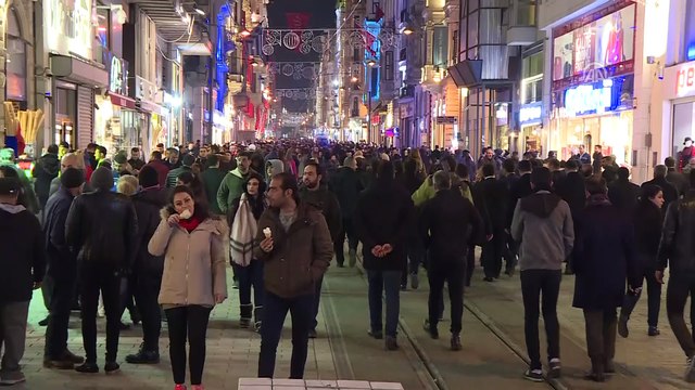 Gençlik ve Spor Bakanı Bak, Beyoğlu Belediyesi Gençlik Merkezi'ni ziyaret etti - İSTANBUL