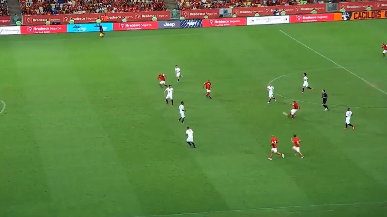 Adriano retrouve le chemin des filets lors d'un match de gala