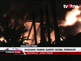Kebakaran Besar di Gudang Pabrik Karpet Mobil Sidoarjo