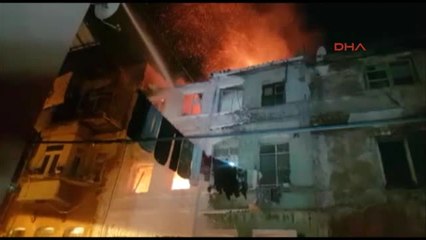 Beyoğlu'nda 3 Katlı Binada Yangın