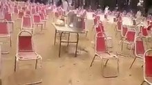 Bilawal Khali Kursio Ke Sath Kaptaan Ko Dhamki Dete Huwe