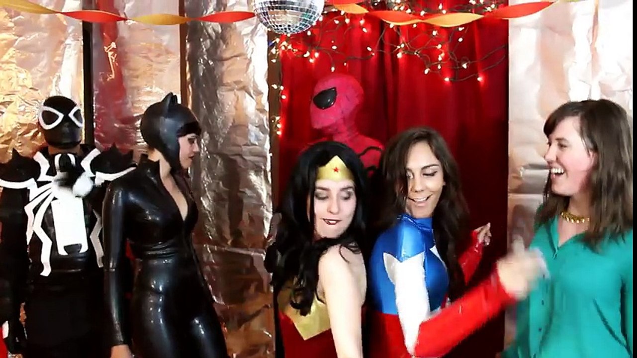 BATMAN v SUPERMAN v WONDER WOMAN | Superheroes | Spiderman | Superman | Frozen Elsa | Joker