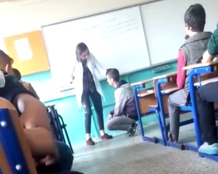 Öğretmen Dayağı Kamerada! Öğrencisini Diz Çöktürüp Evire Çevire Dövdü