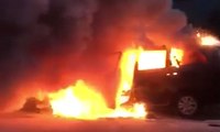 Tabrak Truk Pasir, Minibus Terbakar di Jalan Tol