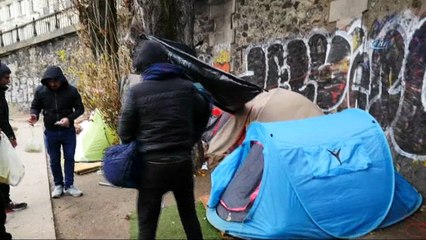 Paris’te Sokakta Yaşayan Sığınmacılar Zor Günler Geçiriyor