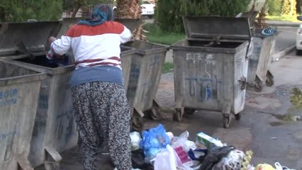 13 Yıl Önce Hamileyken Terk Edildi, Atık Plastik Toplayarak Çocuklarını Büyütüyor