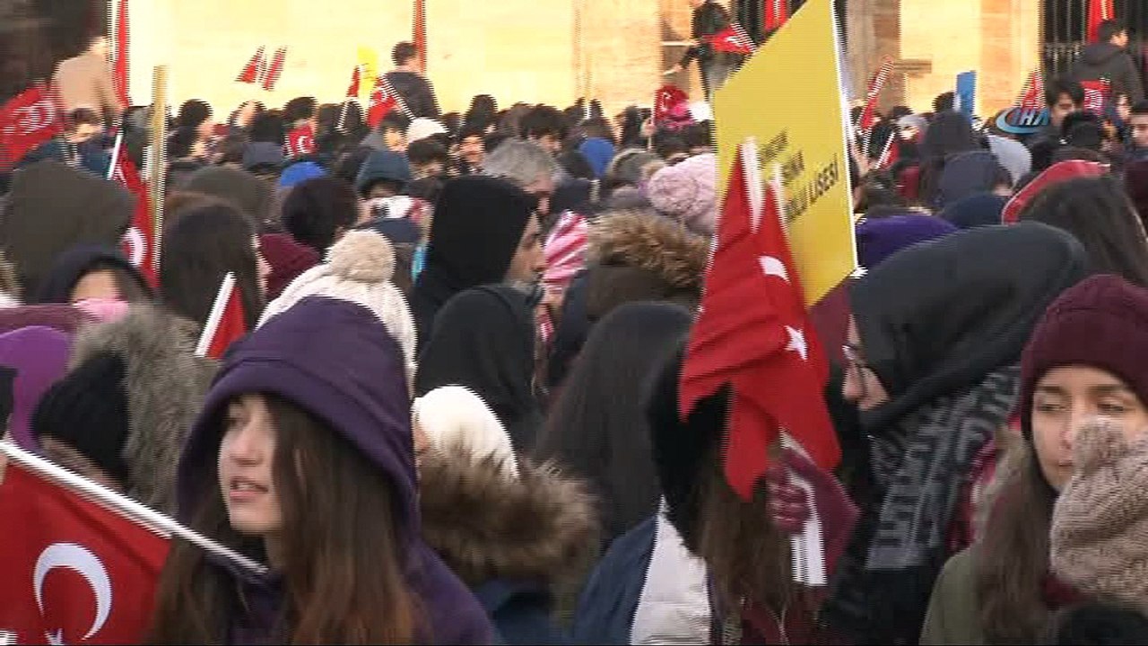 Ankara Valisi Topaca ve beraberindeki heyet Anıtkabir'i ziyaret etti