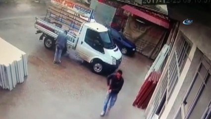 Bir anlık dikkatsizlik hayatına mal oluyordu... O anlar kamerada