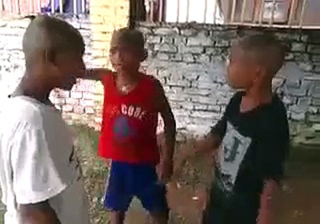 SMALL BOYS PLAY AMZING GAME