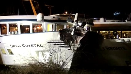 Almanya'da Yolcu Gemisi Köprüye Çarptı: 27 Yaralı