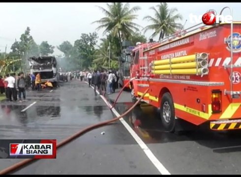 Tabrak Sepeda Motor, Bus Meledak dan Terbakar Ludes