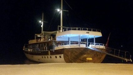 Yunan Adasında Türk Tur Teknesine Saldırı İddiası