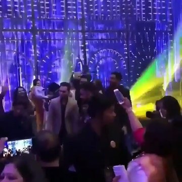 Shahrukh khan dances in Virat Kohli and Anushka Sharma wedding reception