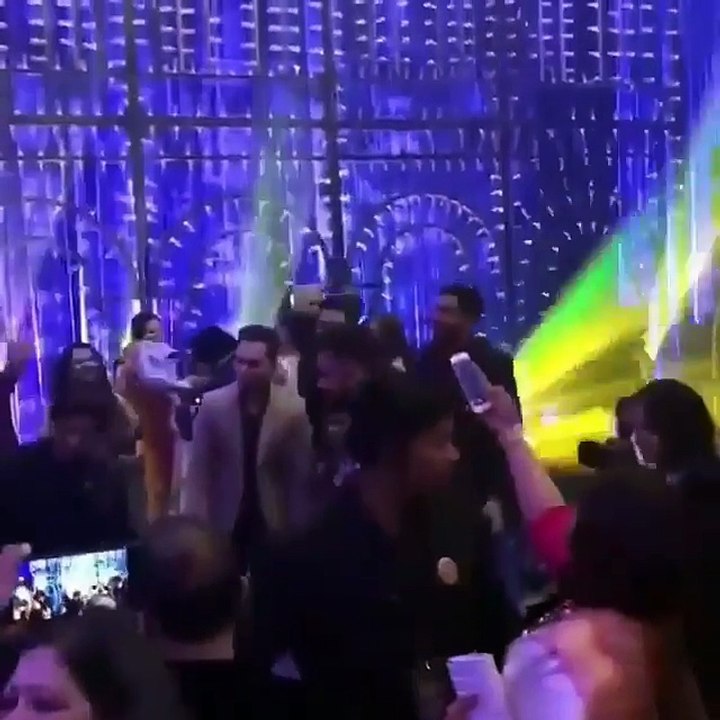 Shahrukh khan dances in Virat Kohli and Anushka...