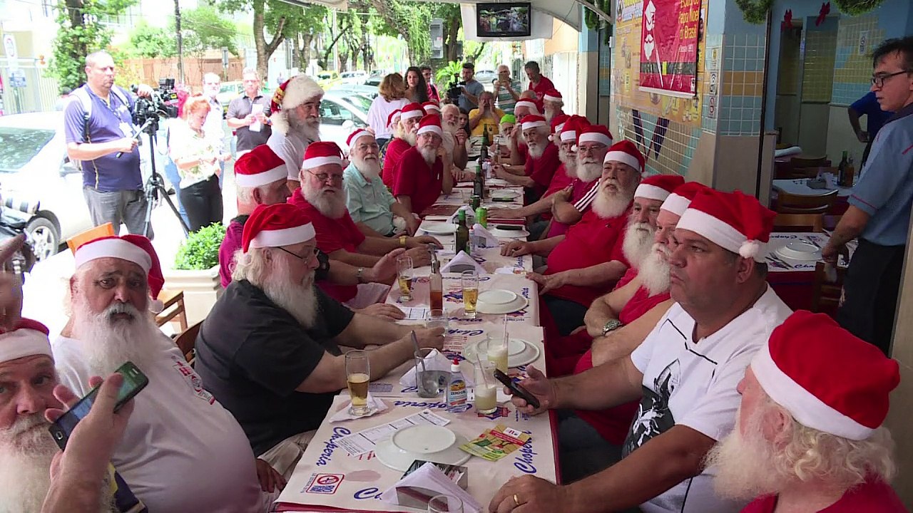 Feierabend für den Weihnachtsmann - und die weiße Pracht fällt