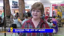 Mall Housekeeper Plays Guitar, Sings for Shoppers