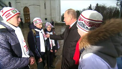 Putin meets children invited to the Kremlin's New Year Party