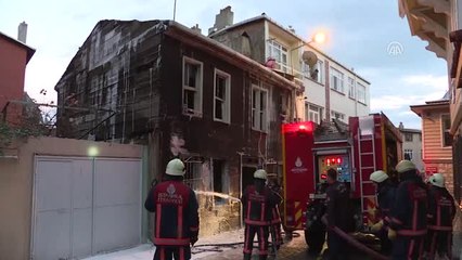 Eyüpsultan'da İki Katlı Ahşap Binada Yangın