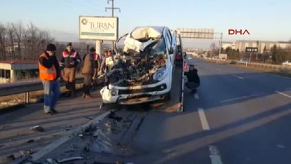 Tekirdağ Tır'a Çarpan Kamyonetin Sürücüsü Yaralandı