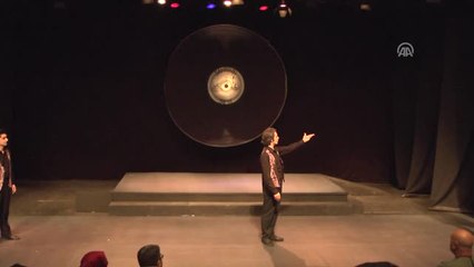 Gözlerimi Kaparım Vazifemi Yaparım" Adlı Eserin Prömiyeri Yapıldı