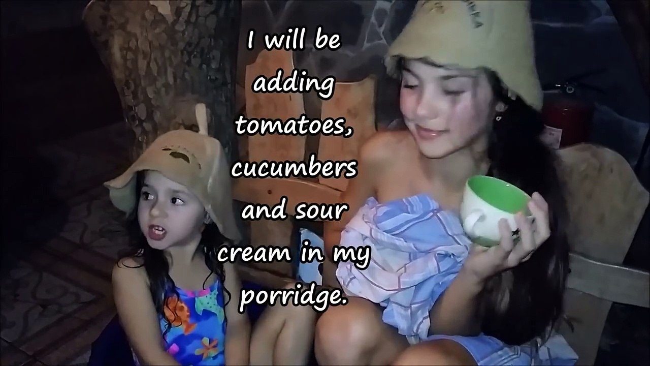 В БАНЕ С ДЕТЬМИ . In the bath with the kids .