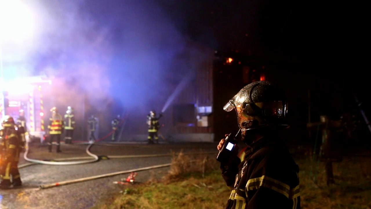 Important incendie de hangar agricole à Diefmatten