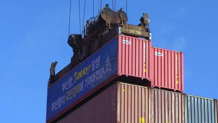 [부산] 부산항 컨테이너 물동량 처음으로 2천만 개 돌파 / YTN