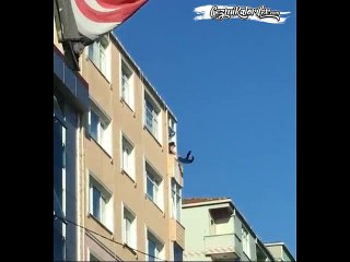 Abla Neye Kızdın Böyle?