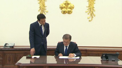 문재인 대통령 "2015년 합의로 위안부 문제 해결 안 돼...후속조치" / YTN