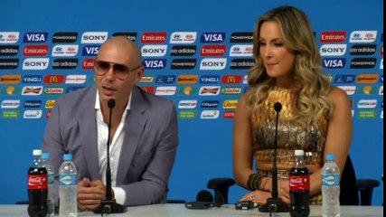 Pitbull jumps to Jennifer Lopez's defence