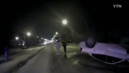 [영상] 美 불타는 차량에서 10대 2명 극적 구조 / YTN