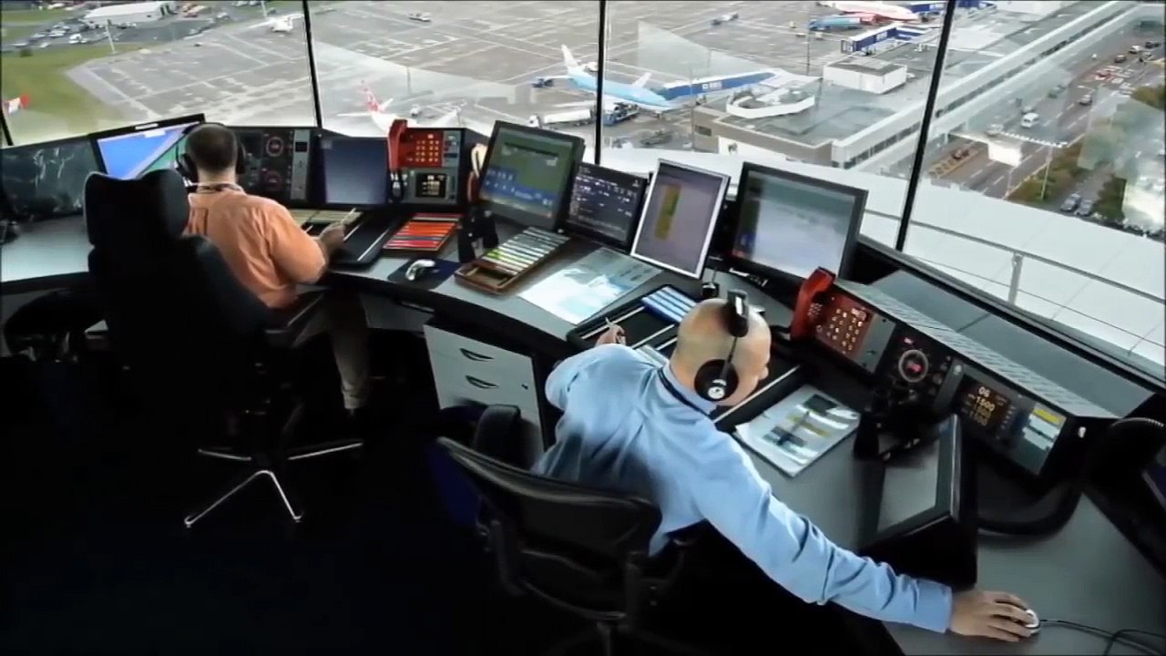 Riddle Flight 914 The Plane Disappeared In 1955, Landed After 37 Years - The Mysterious Time Lapse