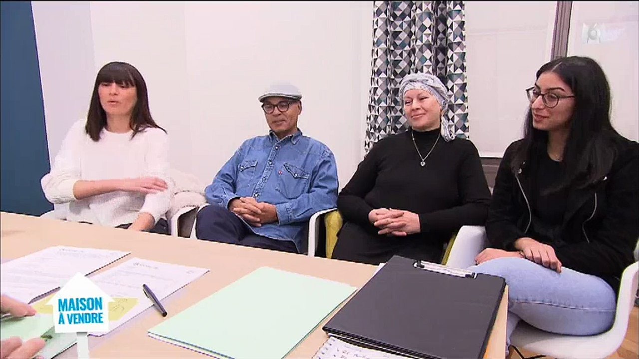 Maison à vendre : Une famille tombe de haut qua...