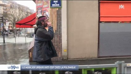 Polémique : Un SDF fait voir aux caméras d'M6 comment la mairie de Paris fait tout pour les empêcher de s'installer  - R