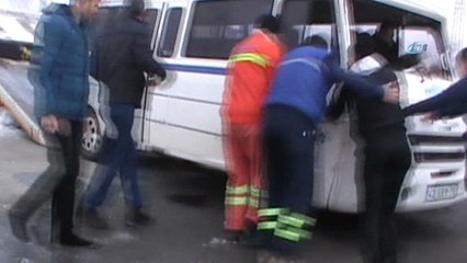 Öğrencisi servisi ile yolcu otobüsü çarpıştı: 18 öğrenci yaralı