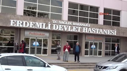 Erdemli'de Anakolunun Çatı Sıvası Çöktü 5 Öğrenci Yaralı