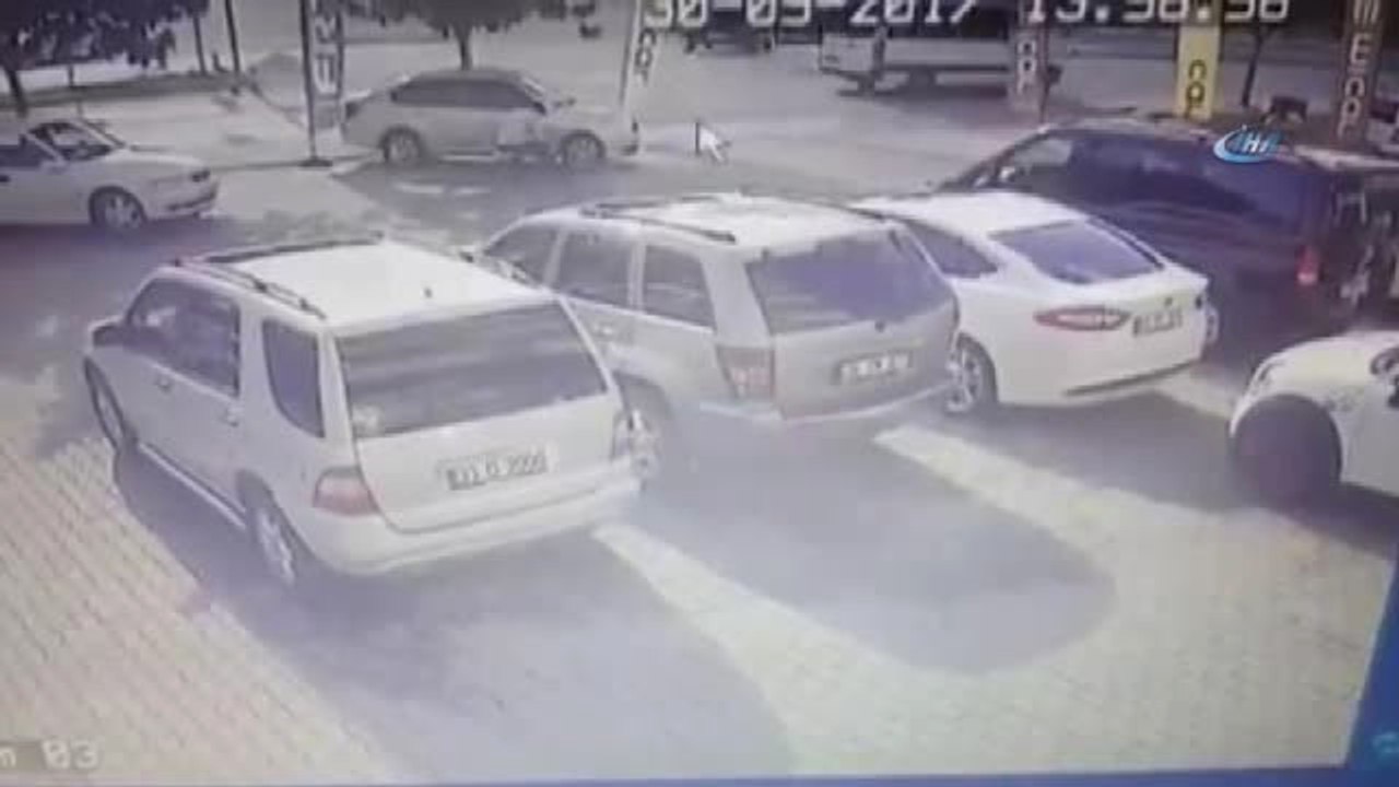 Motosikletin Kamyonete Çarpma Anı Kamerada