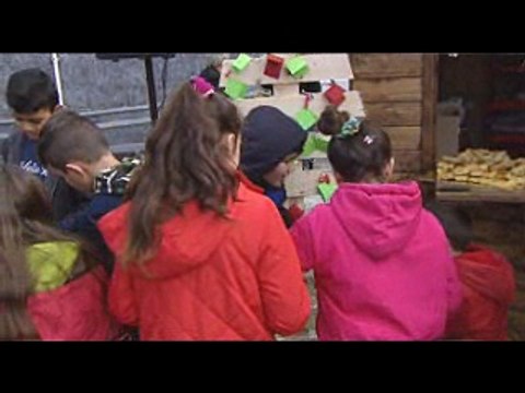 Αντάλλαξαν στολίδια με φάρμακα, τρόφιμα και παιχνίδια. Εκδήλωση για τους πρόσφυγες στη Λιβαδειά