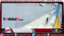 Carro descontrolado embiste brutalmente a mujer en Perú-Al Rojo Vivo-Video