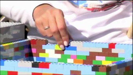 A Tel-Aviv, une tour de Lego de 36 m de haut pour rendre hommage à un enfant