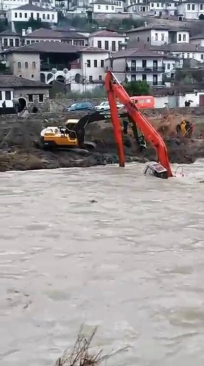 Eskavatori ne Berat